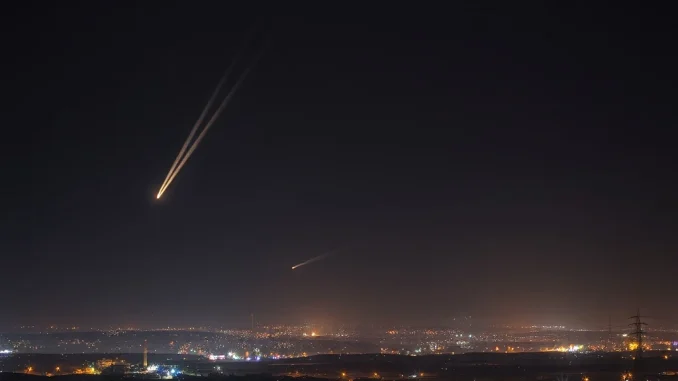 Iran missiles strike Israel amid escalating tensions and ceasefire uncertainty